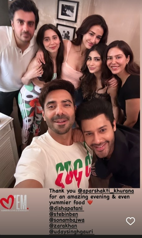 Mouni Roy, Sonam Bajwa, Disha Patani and gang party hard (see inside pics) 805564