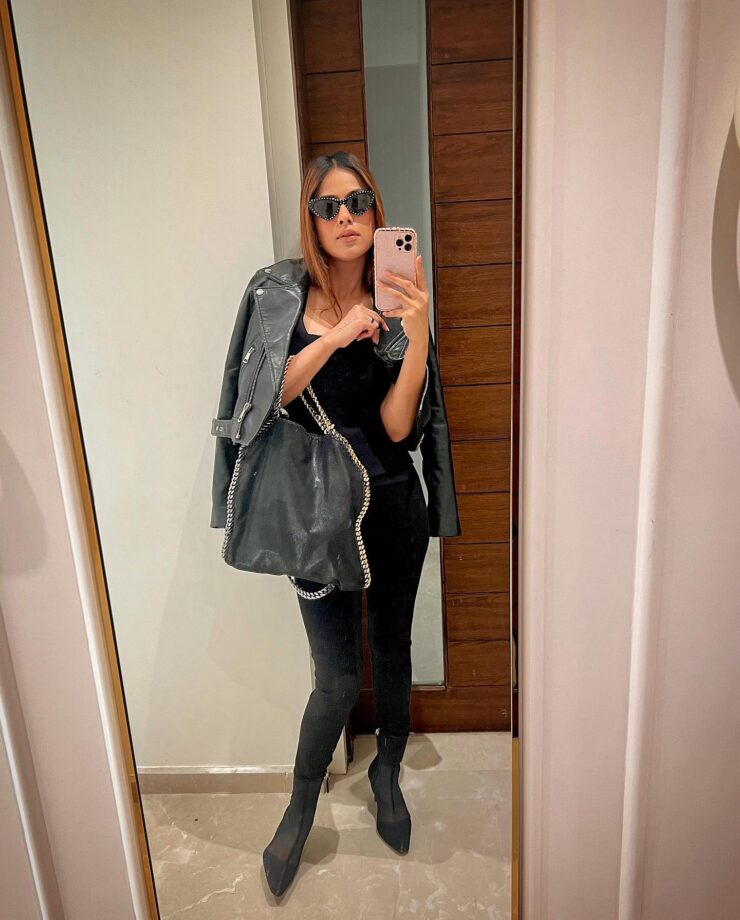 Nia Sharma's Mirror Selfie Quirkiness Will Make You Fall In Love 806503