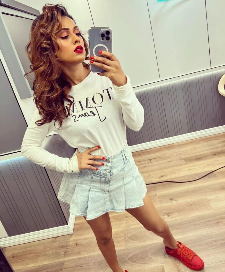 Nia Sharma's Mirror Selfie Quirkiness Will Make You Fall In Love 806509