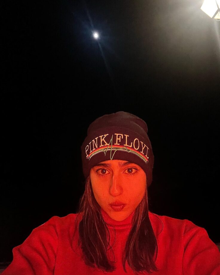 Photodump: Sara Ali Khan and her 'full moon night' fascination 804214