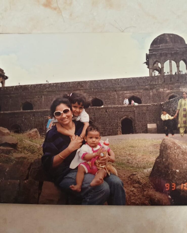 Rakul Preet Singh shares heartfelt note on Mother’s Day, drops childhood pics 807037