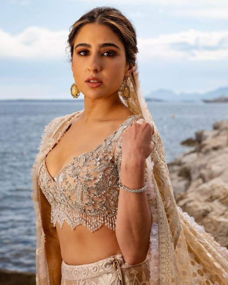 Sara Ali Khan turns 'heroine of romance' in France, see viral pics 808463