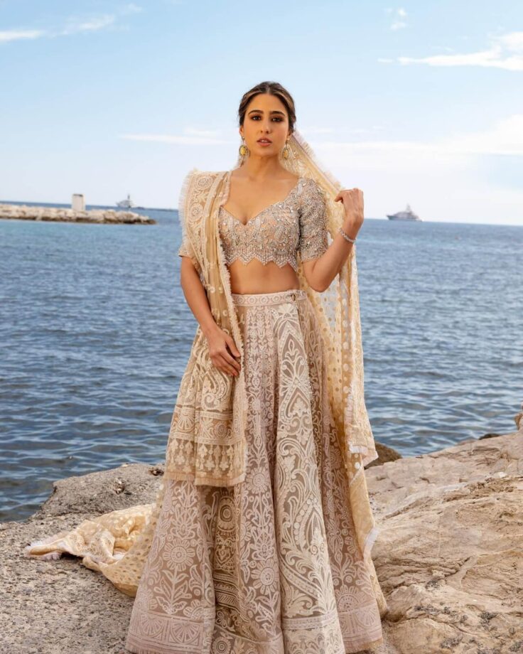 Sara Ali Khan turns 'heroine of romance' in France, see viral pics 808464