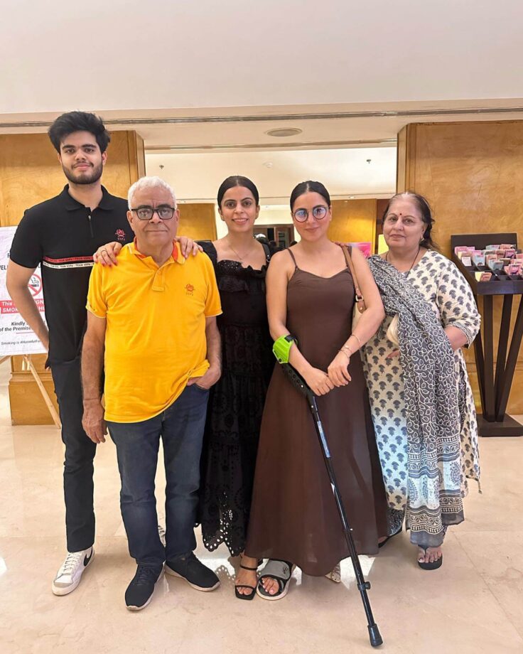 Shraddha Arya Is All Smiles With Her Family( New Pics Alert) 807608