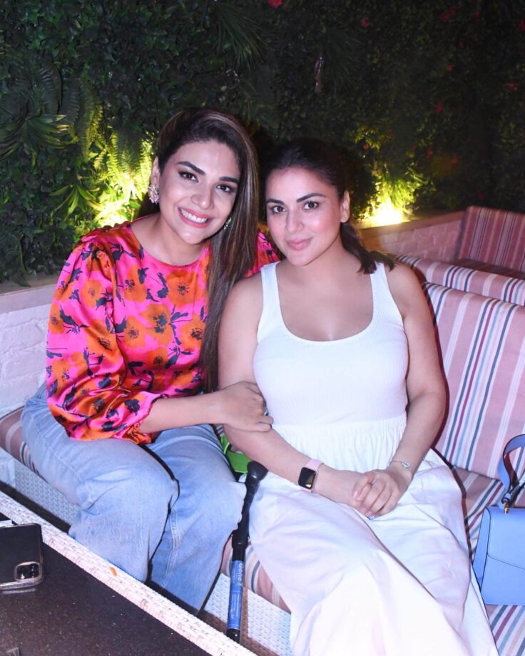 Shraddha Arya Throws Send-Off Party, Anjum Fakih Gets Emotional 806395