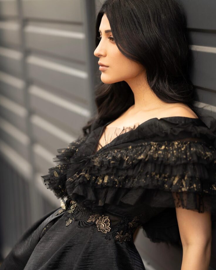 Shruti Haasan Dolls Up In Goth Look Anoushka Shankar Says My Favorite Iwmbuzz