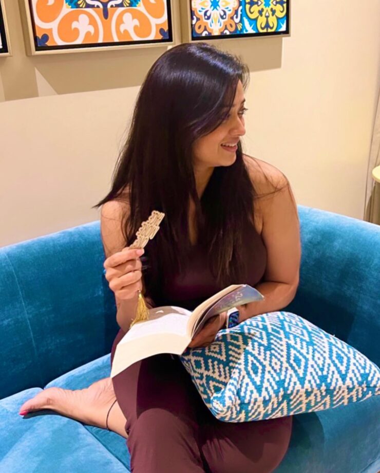 Shweta Tiwari wants to make her soul happy, is busy reading 