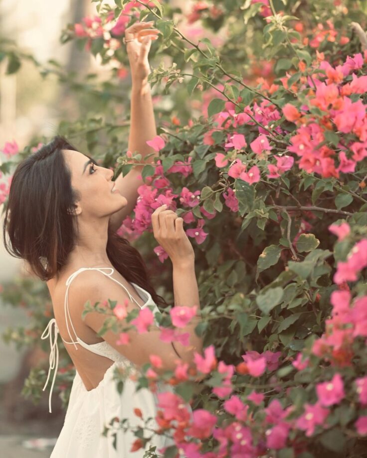 Surbhi Jyoti Looks Ravishing In Backless White Midi Dress, See Pics - 2