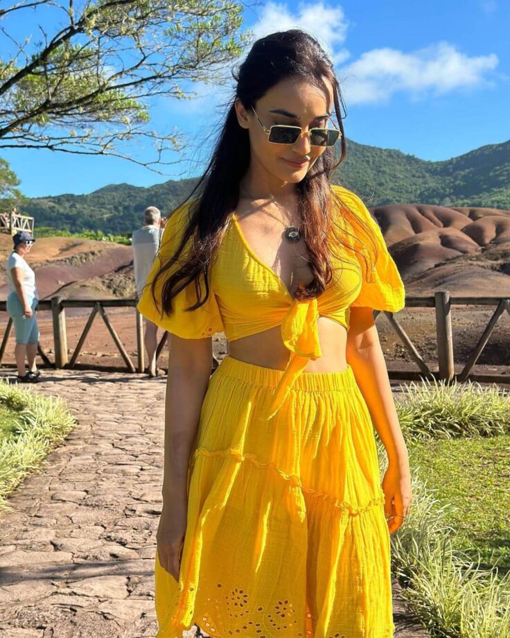 Surbhi Jyoti shines bright like a sunflower in yellow skirt and top set, fans go bananas - 2