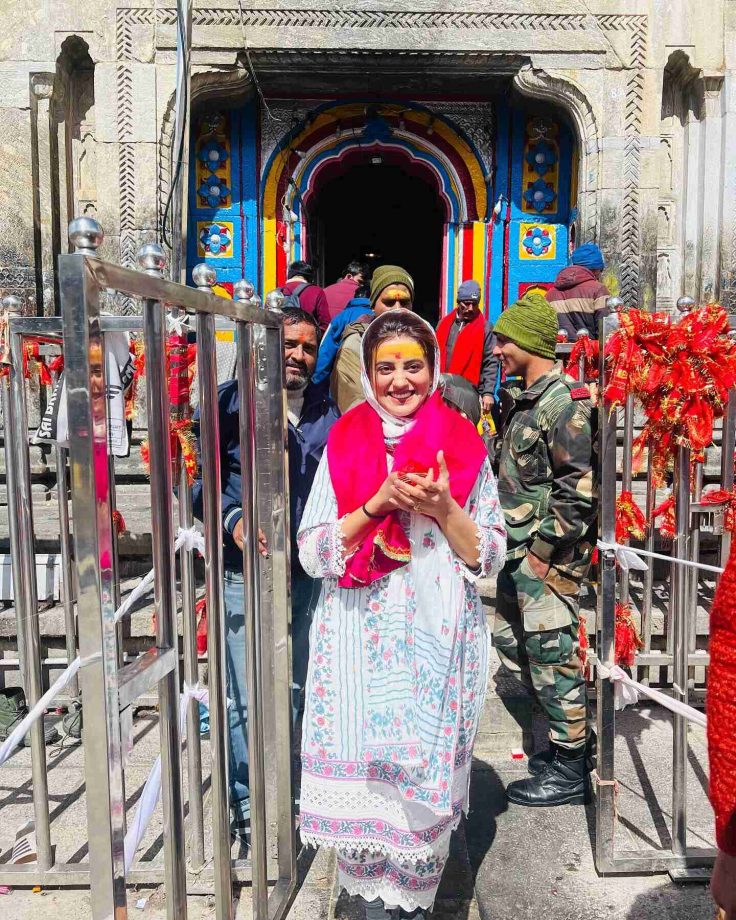 Akshara Singh Takes Blessings In Kedarnath; Monalisa's Husband Reacts 812453