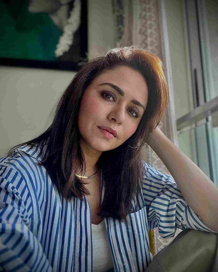 Amruta Khanvilkar Flaunts Bossy Vibes In Striped Shirt 817685