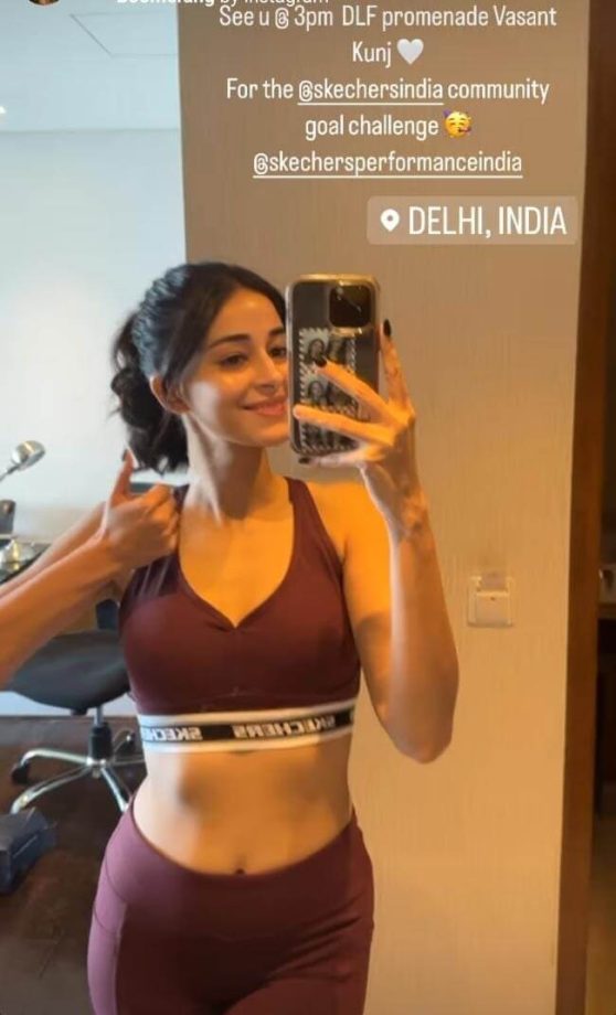 Ananya Panday Flaunts Midriff In Mirror Selfie, See Pics 821748