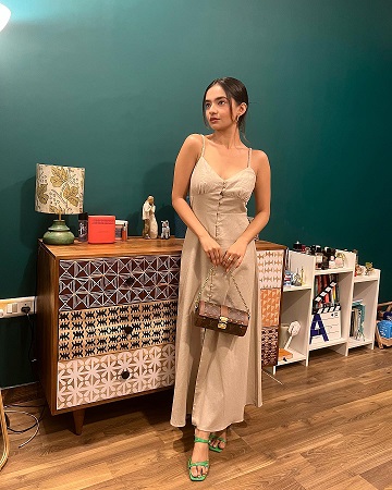 Anushka Sen exudes grace in sheer front-slit dress, see pics 816938