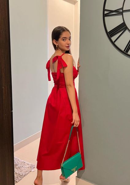 Anushka Sen's Sensational Style In Red Maxi Dress Gets All The Hearts Today; Check Here 819554