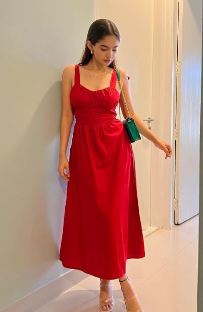 Anushka Sen's Sensational Style In Red Maxi Dress Gets All The Hearts Today; Check Here 819555