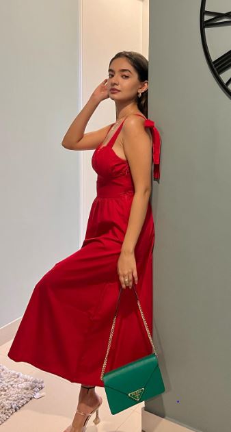 Anushka Sen's Sensational Style In Red Maxi Dress Gets All The Hearts Today; Check Here 819553