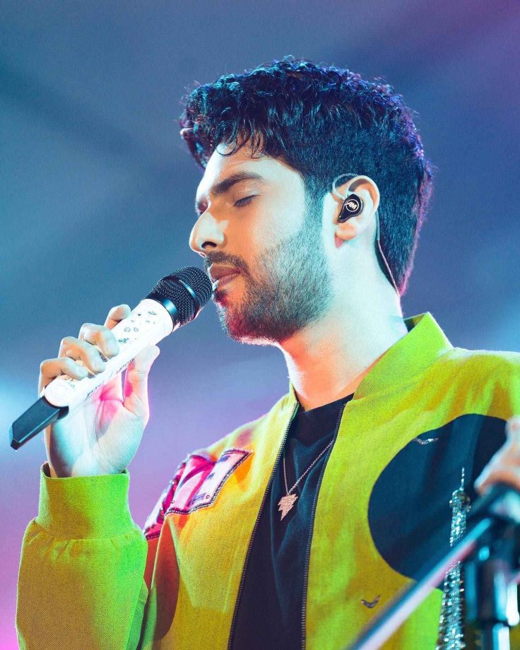 Armaan Malik Goes Swanky In Green For Last Night Concert; See Pics 813466