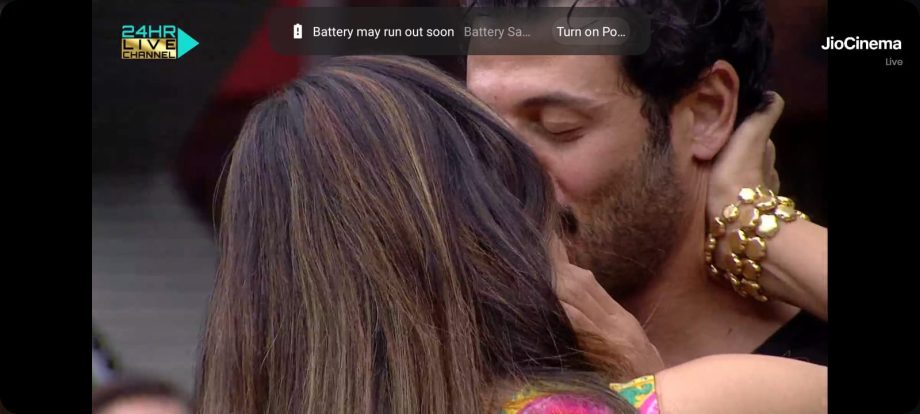 Bigg Boss OTT 2: Jad Hadid gives steamy french kiss to Akanksha Puri 821646