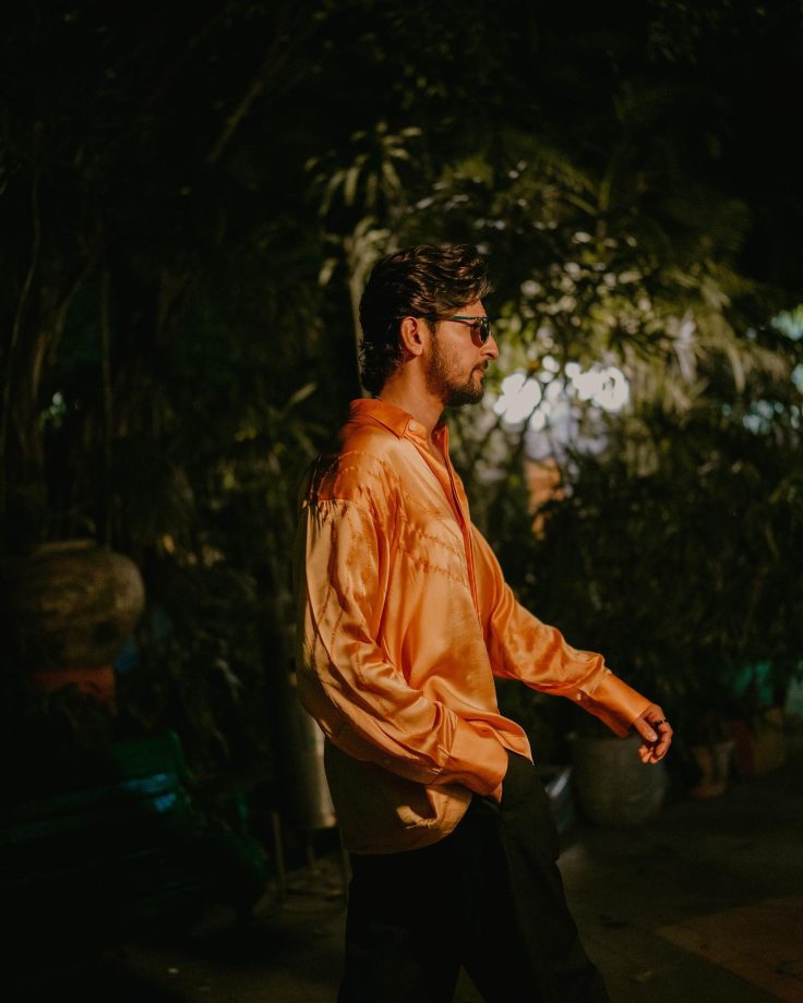 Darshan Raval takes the funk on the notch in satin orange shirt, see pics 814277