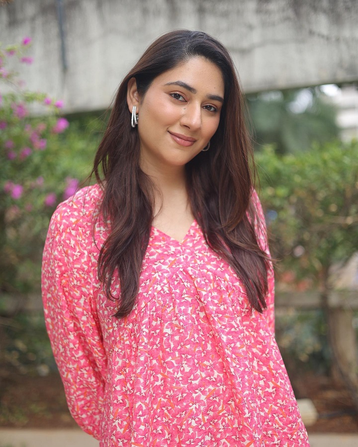 Disha Parmar is the summer daisy in pink midi 817209