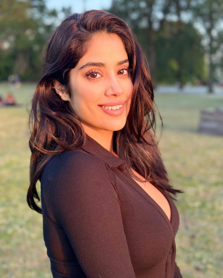 Janhvi Kapoor Glows In Sunskissed Photos; Check Out 813957