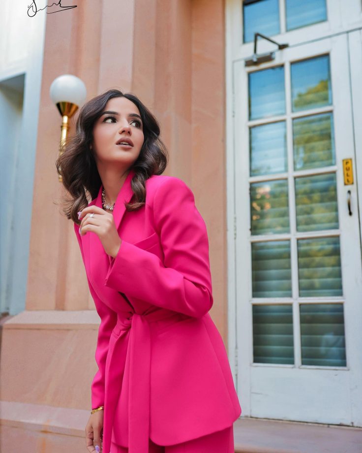 Jasmin Bhasin's mesmerizing pink pantsuit is class apart 816180