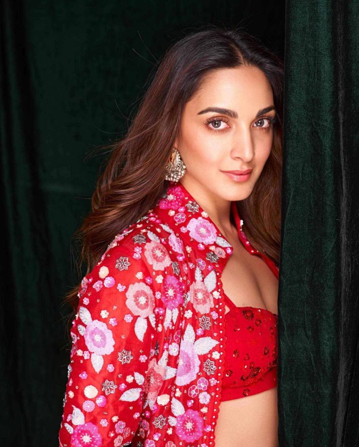 Kiara Advani is in mood for 'red', hubby Sidharth Malhotra drops 'fire' emoji 818462