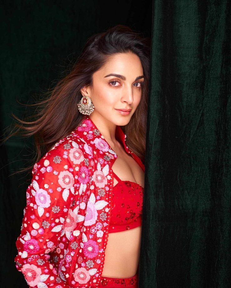 Kiara Advani is in mood for 'red', hubby Sidharth Malhotra drops 'fire' emoji 818464