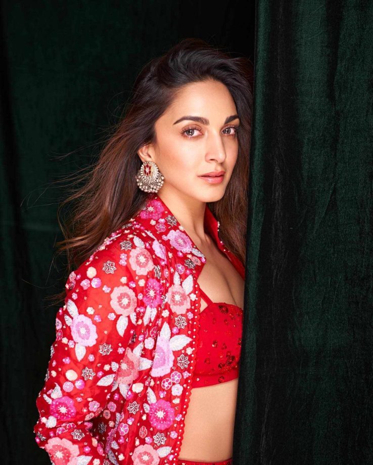 Kiara Advani is in mood for 'red', hubby Sidharth Malhotra drops 'fire' emoji 818466