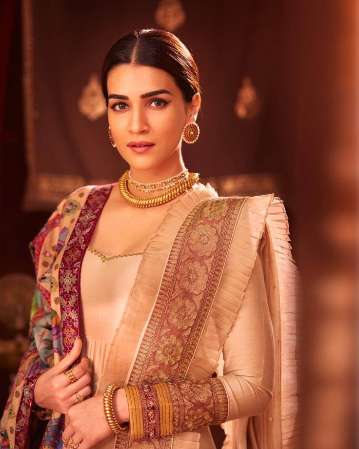 Kriti Sanon decks up in Kalamkari shawl that narrates Ayodhya tales 815736