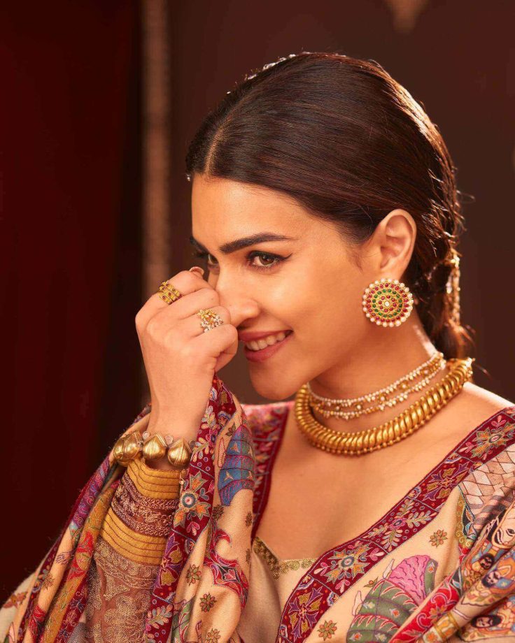 Kriti Sanon decks up in Kalamkari shawl that narrates Ayodhya tales 815737