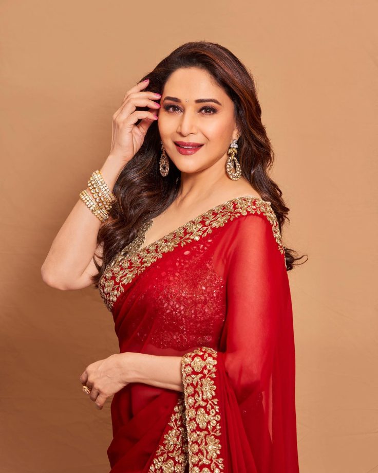 Madhuri Dixit Turns Desi Girl; See Pics Now 813474