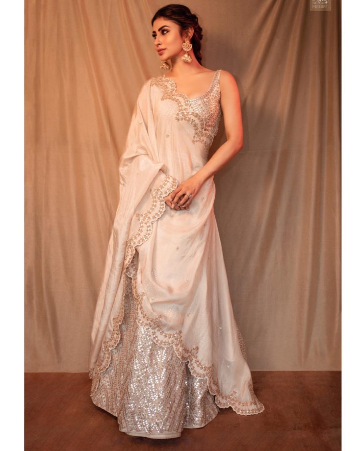 Mouni Roy Stuns In Ivory Embellished Lehenga, Check Photos 821134