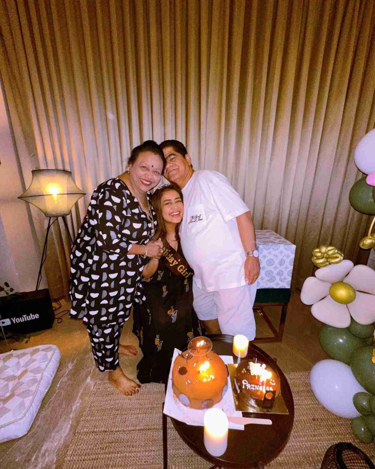 Neha Kakkar Birthday Bash Begins Like This; Check Out Photos 813271