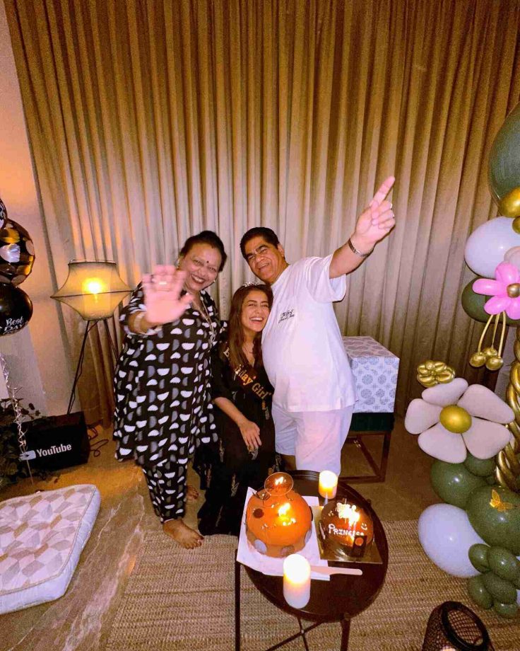 Neha Kakkar Birthday Bash Begins Like This; Check Out Photos 813272