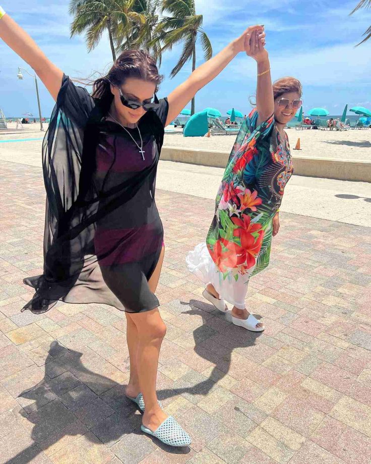 Nia Sharma Enjoys Sunny Vacation In Miami; See Pics 815894