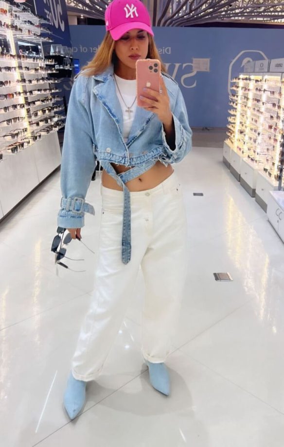 Nia Sharma flaunts stunning curves in denim short jacket, internet is crushing 815436