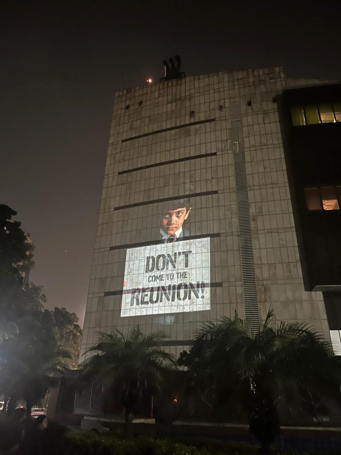 Now, THAT was Spooky! Check out this kid spotted at various locations across Delhi, Mumbai! 820004