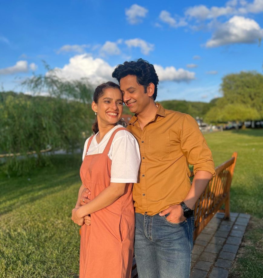 Priya Bapat Blushes Posing With Hubby Umesh Kamat 818819