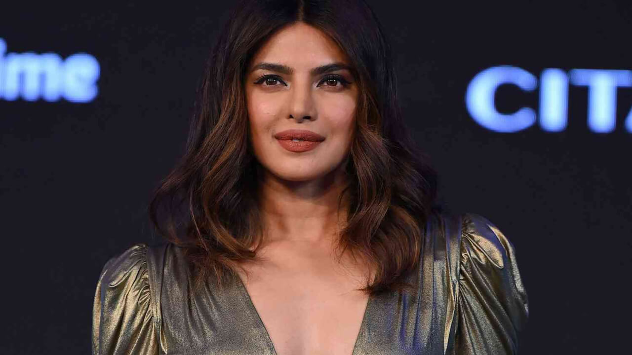 Priyanka Chopra gleams in gold, watch 813195