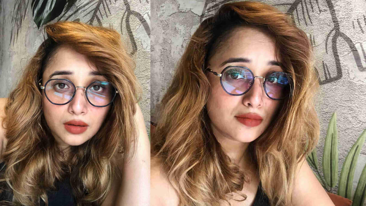 Rani Chatterjee Looks Gorgeous In Specs; See Photos 816857