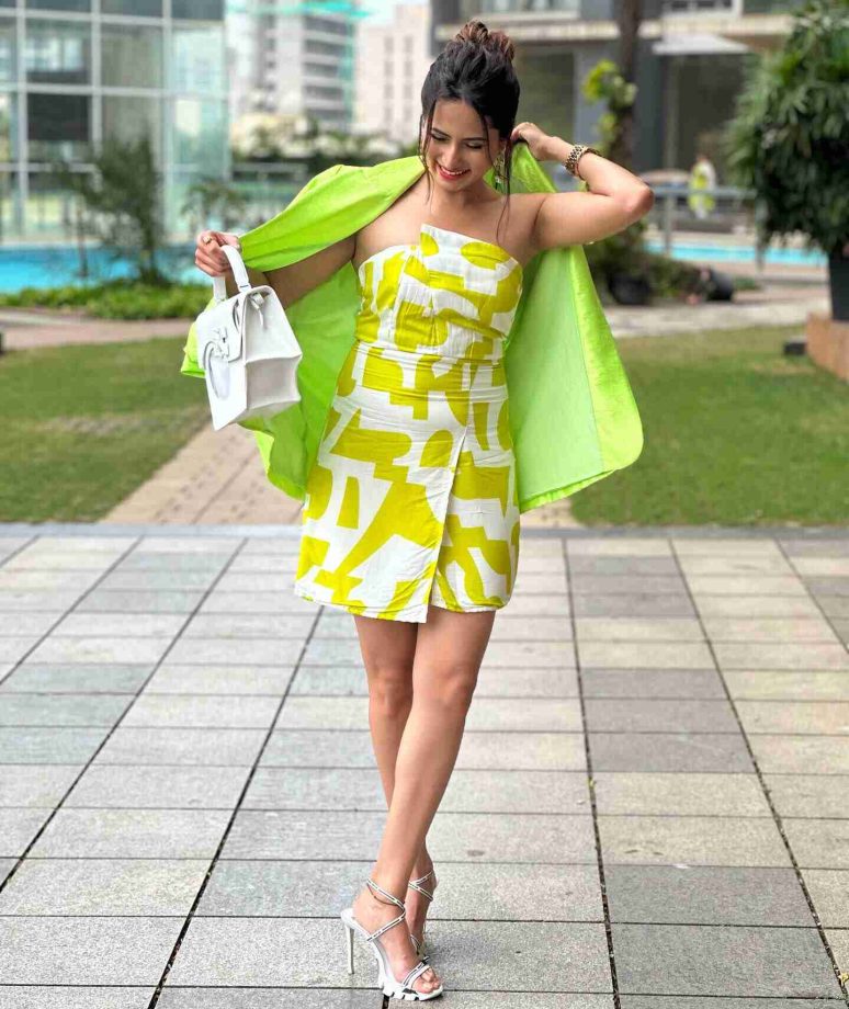 Sargun Mehta Looks Fierce In Green Mini Dress; See Pics 817586