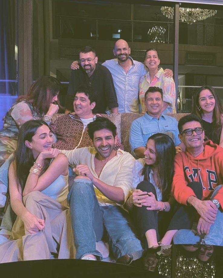 Satyaprem aka Kartik Aaryan shares an all smiles picture of Satyaprem Ki Katha team after receiving an overwhelming response on the trailer 813128