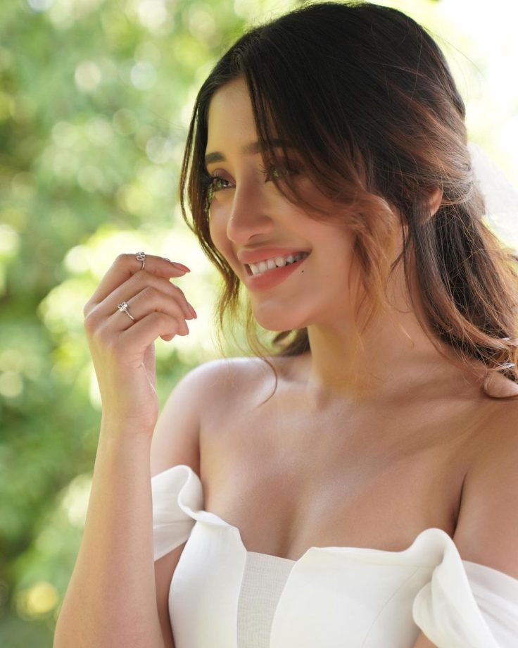 Shivangi Joshi Dazzles As The White Beauty; Look At The Pictures 818253
