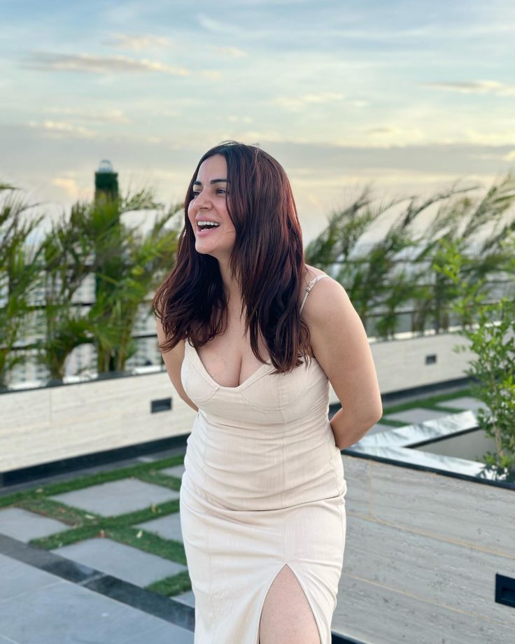 Shraddha Arya bids farewell to filters in new pic, fans in awe 814750