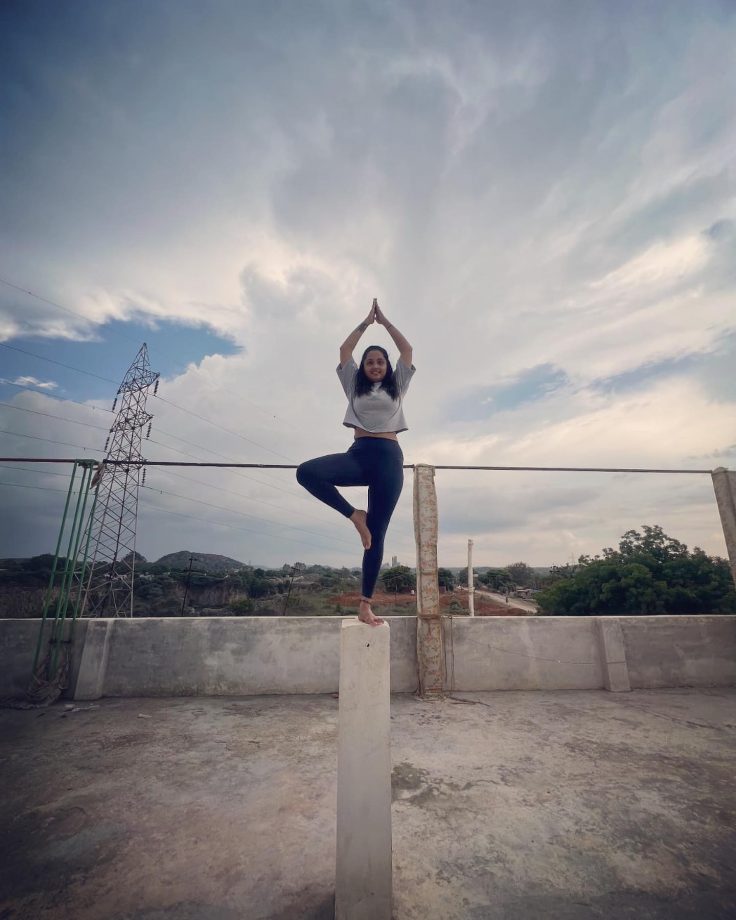 Sneak Peek Into Akshara Singh And Kajal Sharda's Inspirational Yoga Positions 818343