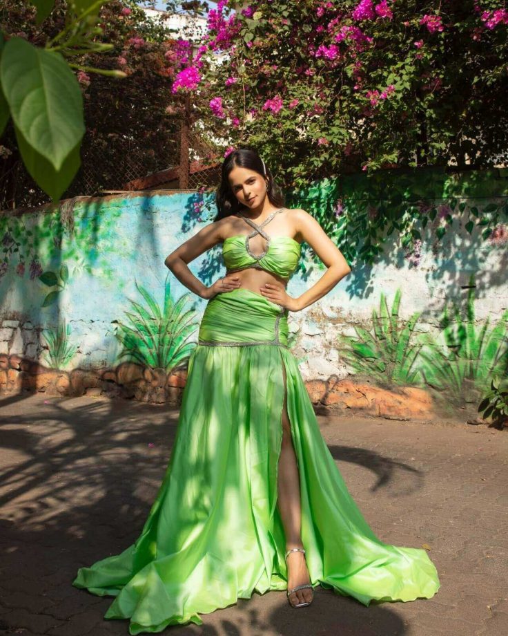 TMKOC: Palak Sindhwani is nothing less than mermaid in green slit dress, we are crushing 812709