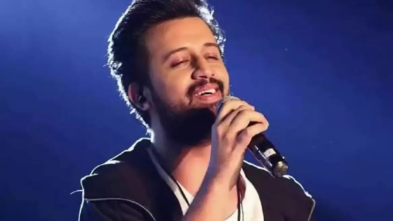 Viral Video: Atif Aslam forgets iconic song ‘Jeena Isi Ka Naam Hai’ lyrics mid concert 821136
