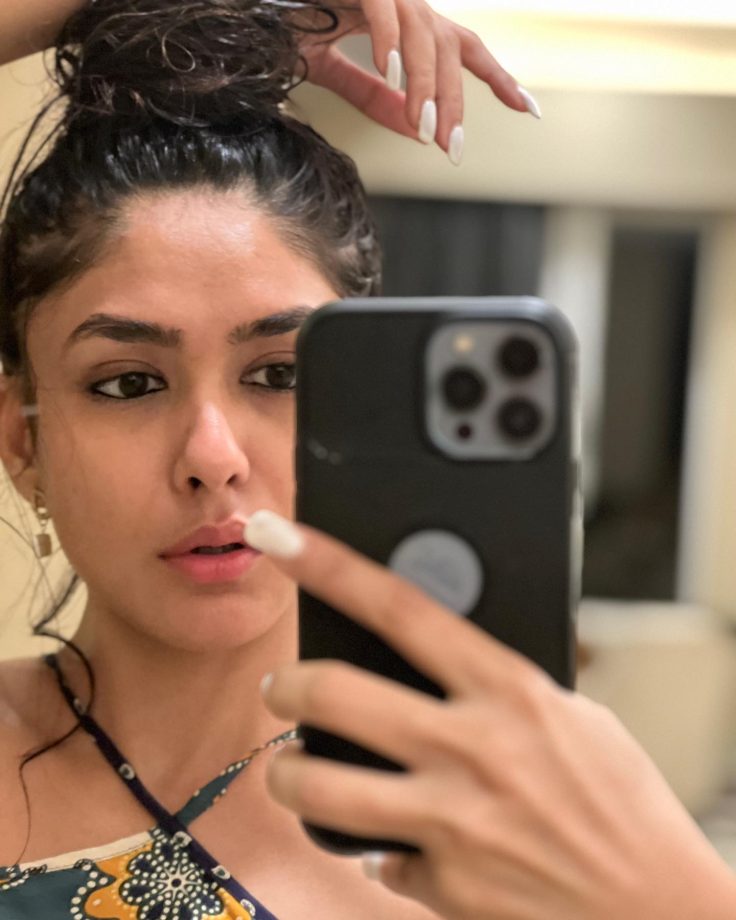 A day in Mrunal Thakur’s life, see pics 827714