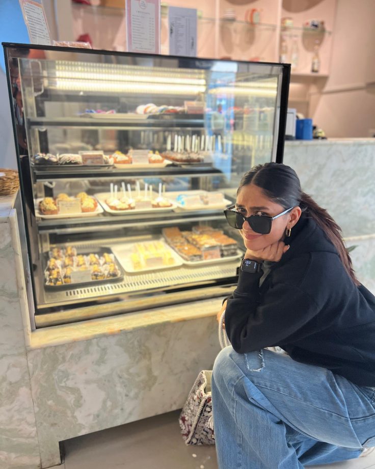 A day in Mrunal Thakur’s life, see pics 827727